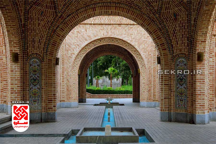 معماری آجرکاری و طاق‌های بازارچه سنتی پارک ایران کوچک - سکرو