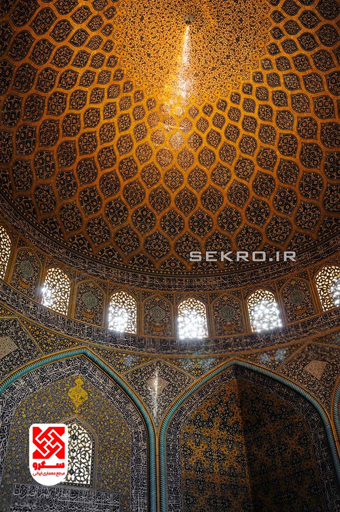 طرح طاووس نوری در زیر گنبد مسجد شیخ لطفالله اصفهان