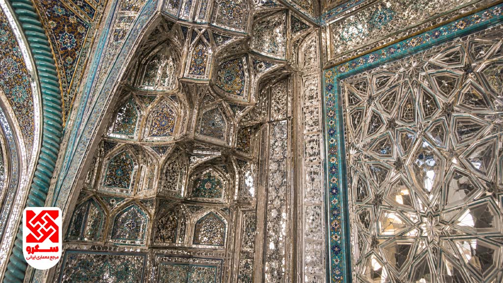 هندسه آینه‌کاری در معماری ایرانی با الگوهای ستاره‌ای و قطعات آینه